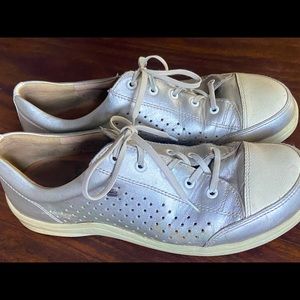 Women’s Finn Comfort Silver Leather Sneakers Size 41